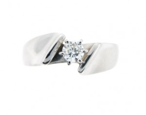 brilliant_cut_diamond_engagement_ring_white_gold