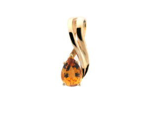 Pear shape citrine pendant in yellow gold.