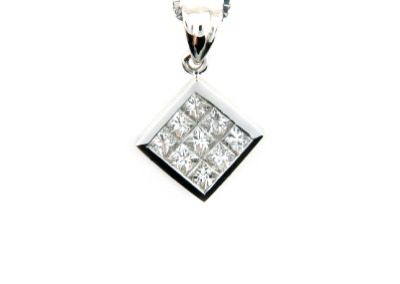 Diamond pendant in white gold.