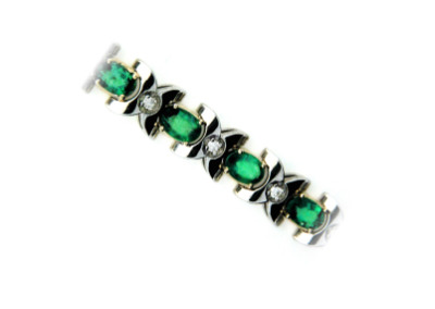 Emerald and diamond bracelet in white gold.