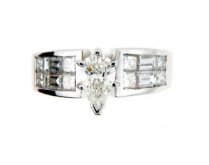 pear_diamond_engagement_ring
