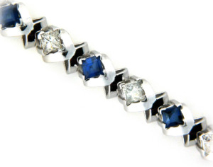 Diamond and sapphire bracelet in white gold.