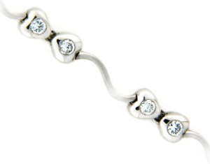 white_gold_heart_bracelet_with_diamonds