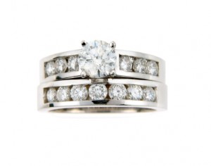 brilliant_cut_diamond_bridal_wedding_ring_set_with_channel_set_side_stones